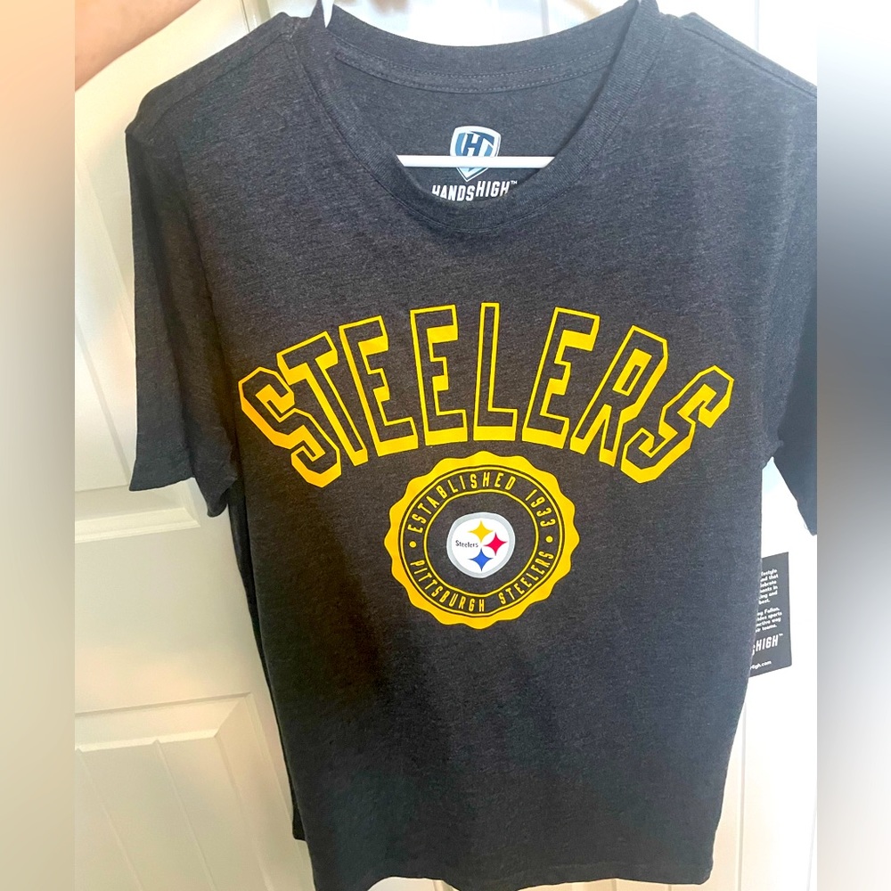 Brand new with tags! Steelers tshirt, size Adult Small